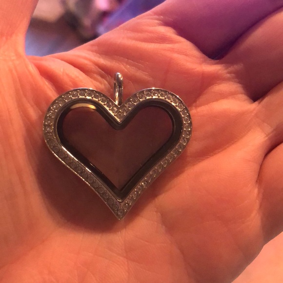 ORIGAMI OWL 🤍 Large Heart Shaped Locket - Picture 2 of 11